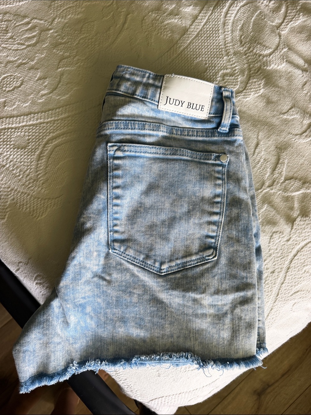Women’s  LargeJudy Blue  Frayed Hem Denim Shorts